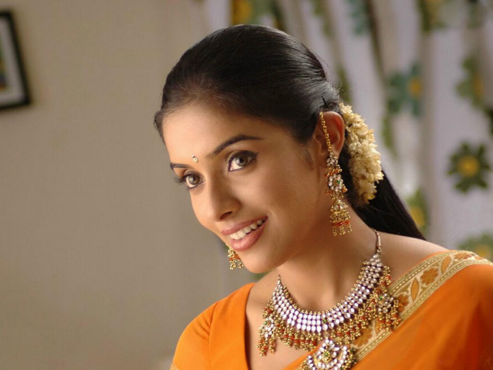 Asin Homely Look Hd Wallpapers