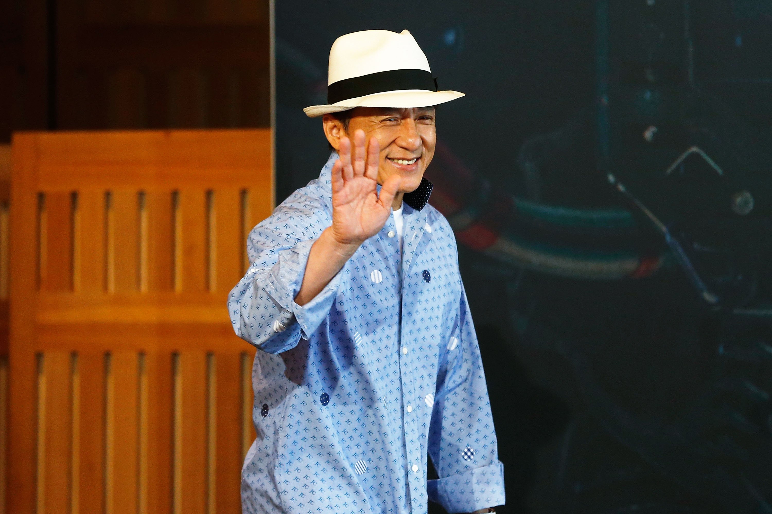 Jackie Chan Arrives At A Press Conference Free Mobile Dowload Hd Images