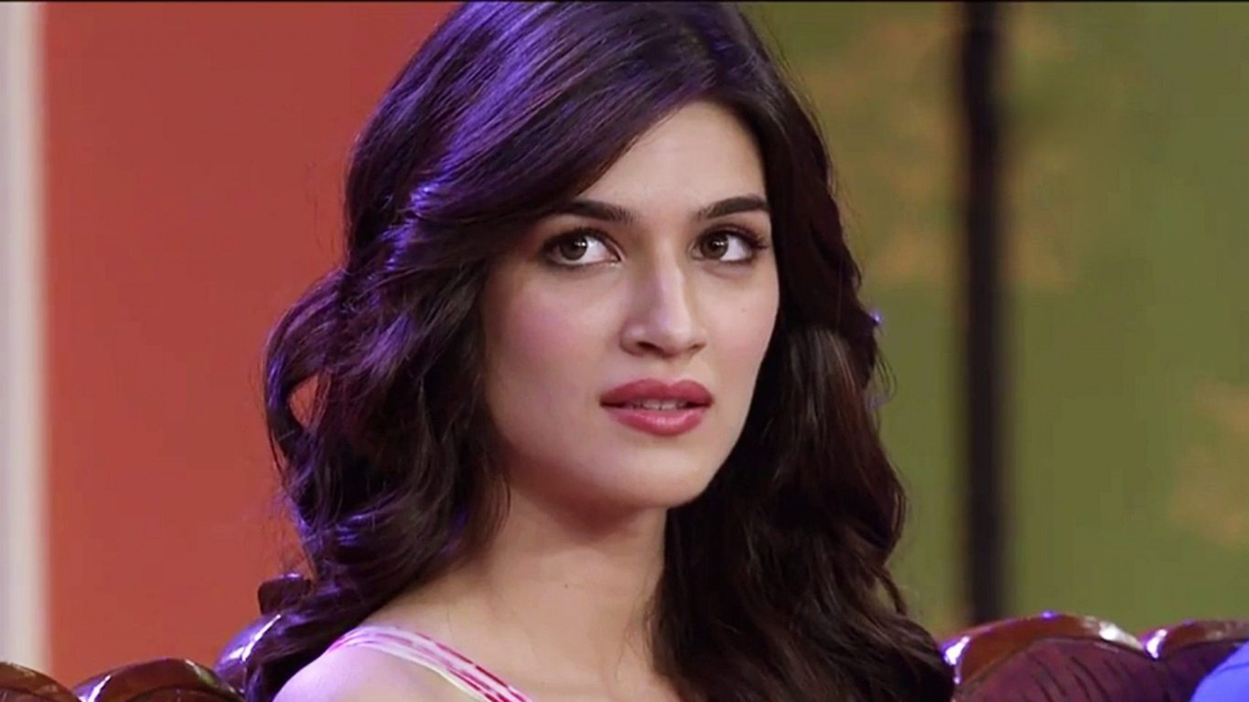 Fantastic Kriti Sanon Sweety Look Download Mobile Background Hd Photos Free