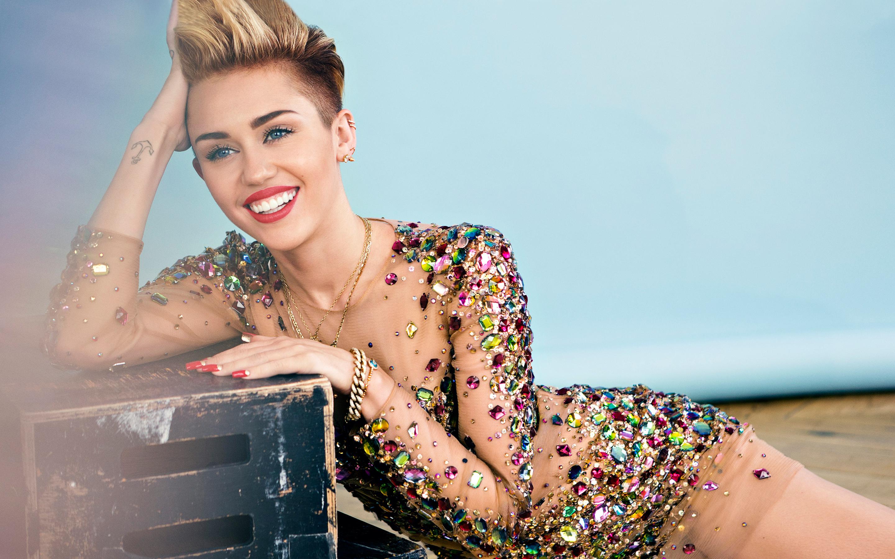 Latest Skin Dress Miley Cyrus Singer Photo