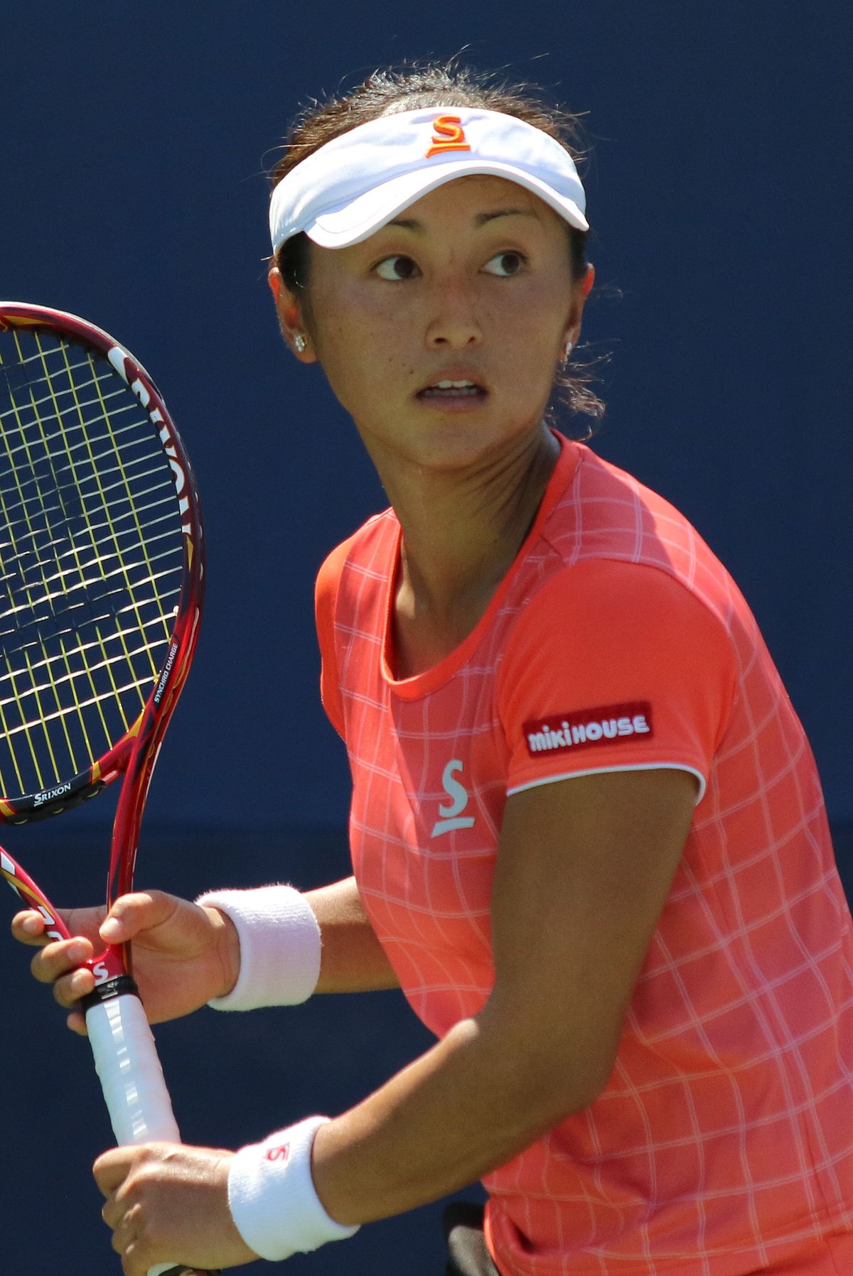 Cute Misaki Doi Playing Game Hd Mobile Background Download Photos
