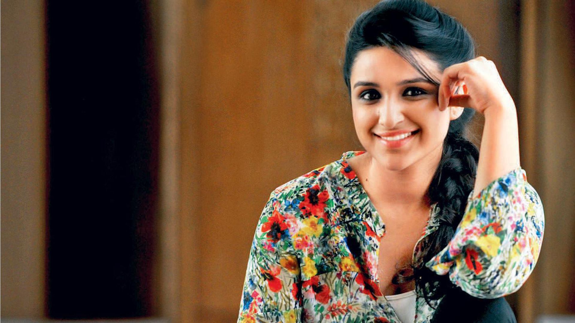 Lovely Parineeti Chopra Smile Look Free Mobile Desktop Background Hd Pictures