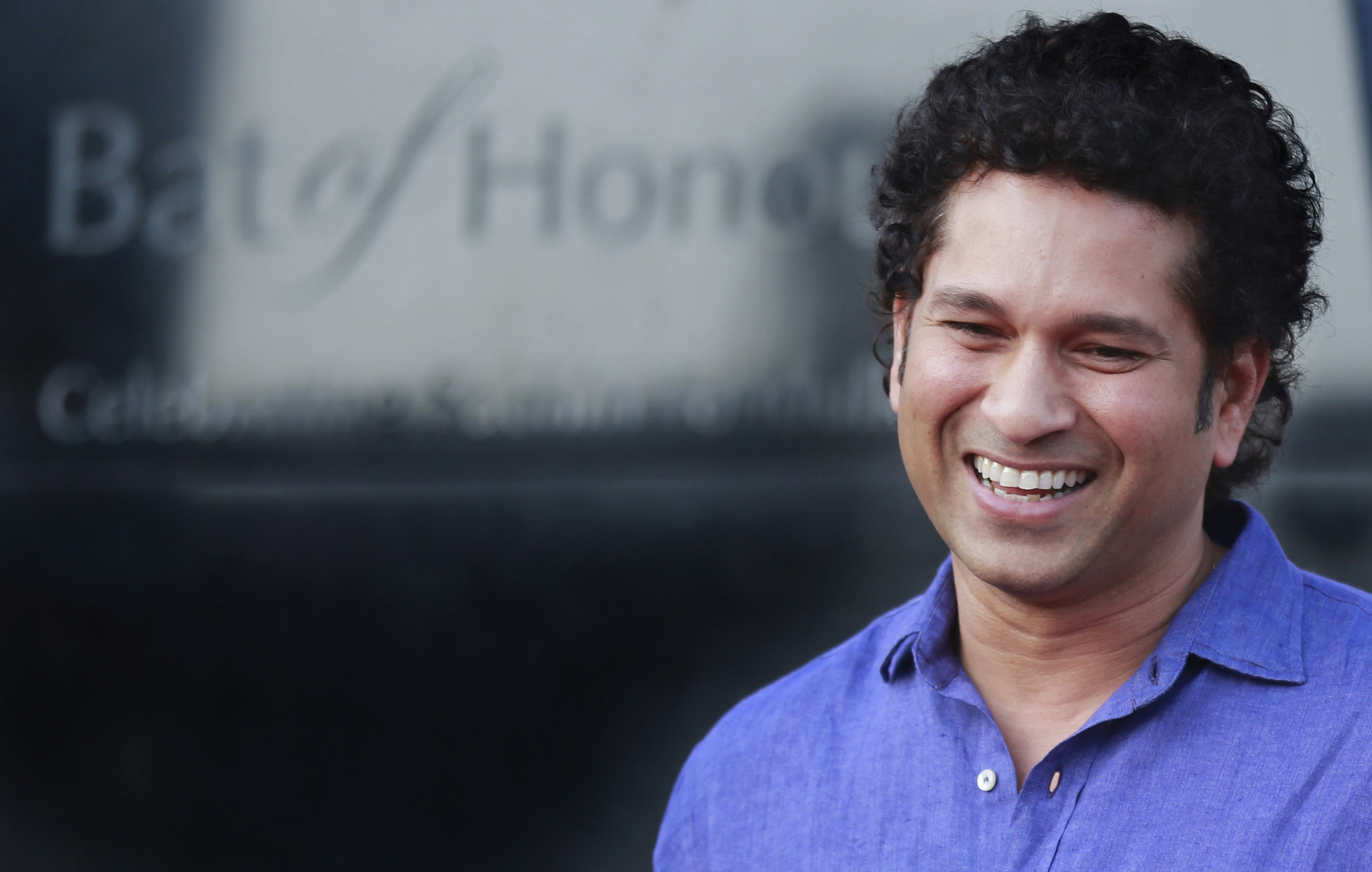 Download Sachin Tendulkar Cute Smile Face Look Mobile Hd Background Pictures Free