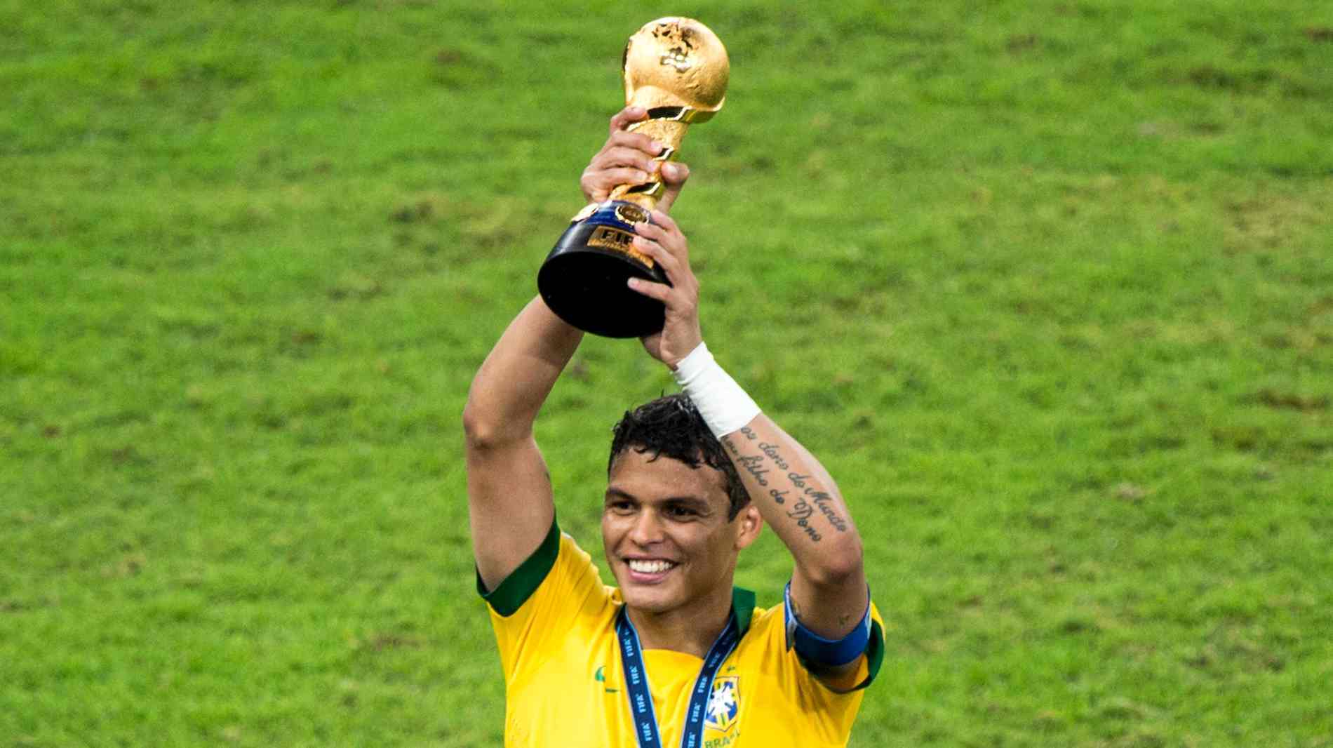 Download Thiago Silva Football Soccer Best Player Award Mobile Desktop Background Hd Free Images