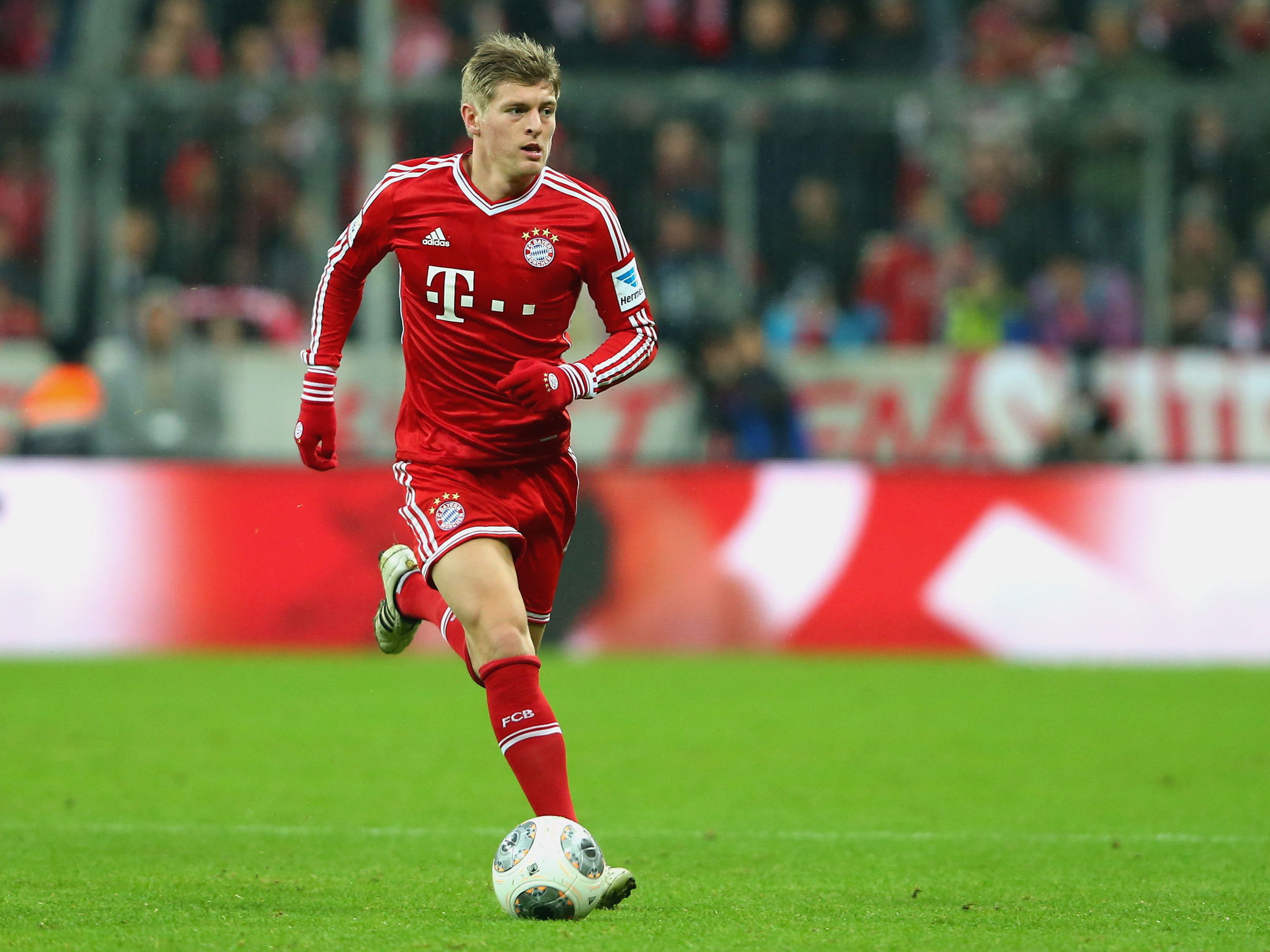 Download Toni Kroos Football Soccer Player Free Mobile Defence Ball Hd Background Desktop Wallpaper Photos