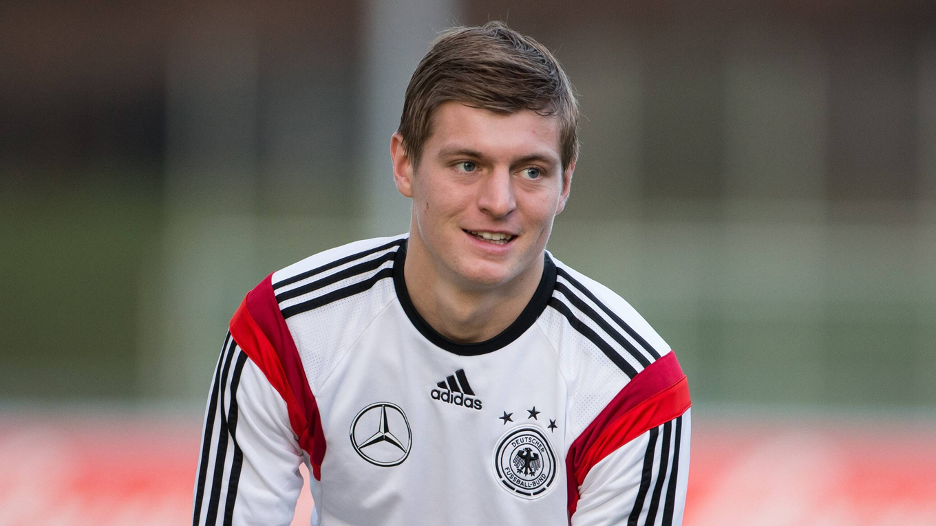 Toni Kroos Football Soccer Player Free Practice Mobile Hd Background Download Jpg