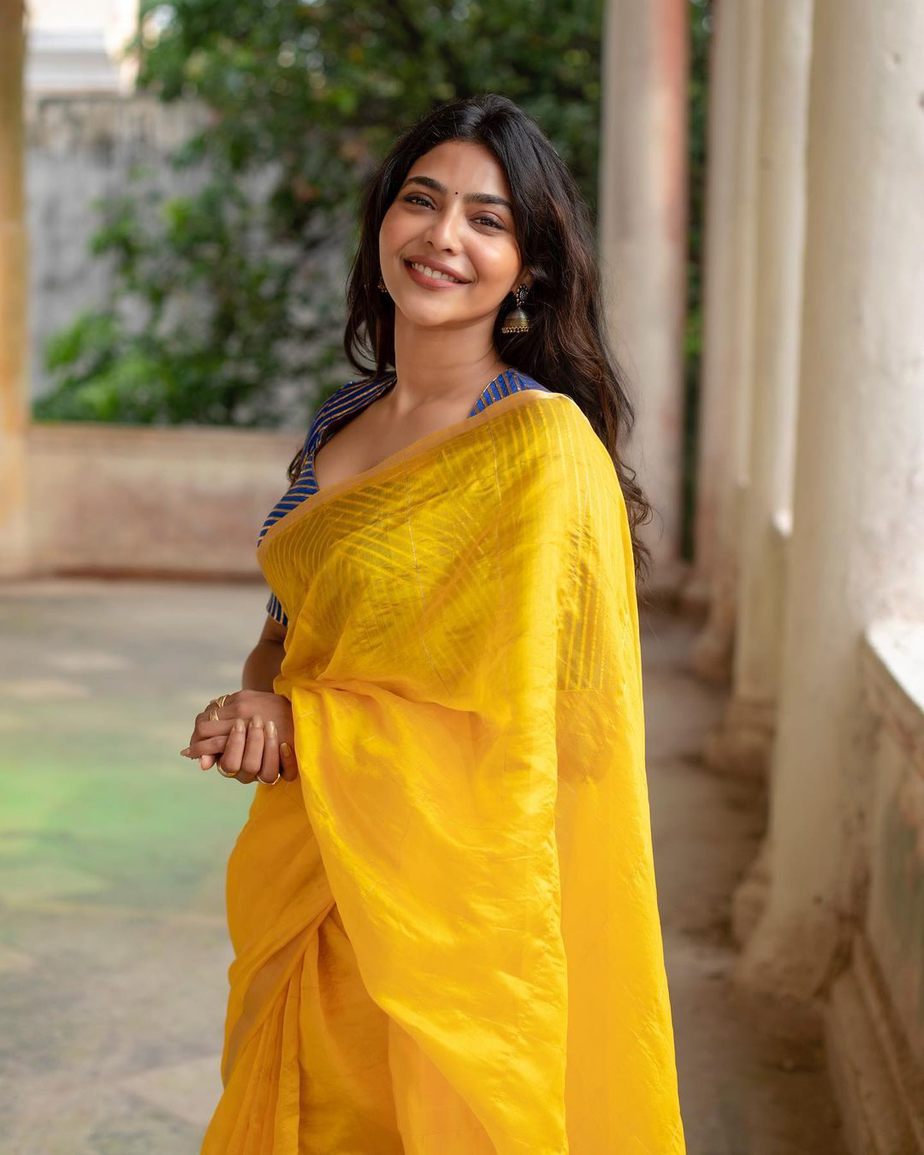 actress aishwarya lekshmi yellow raw mango saree