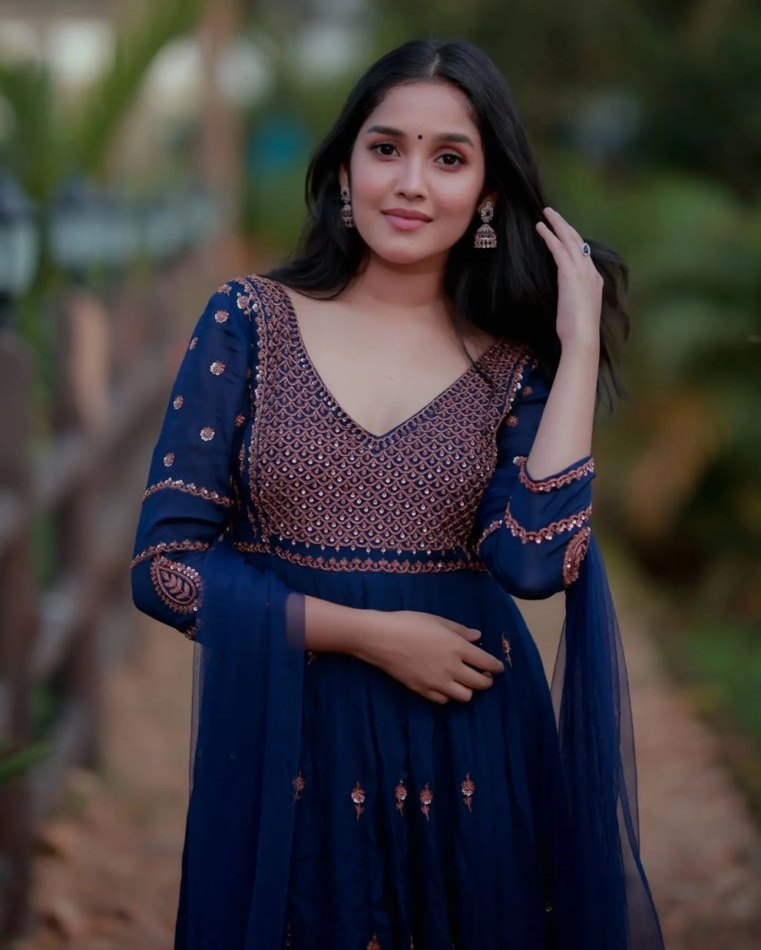 anikha surendran high definition cool images