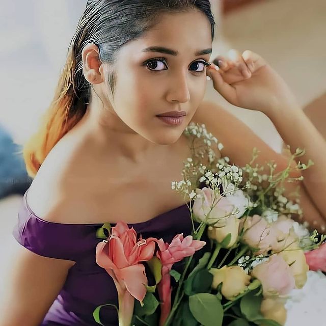 Anikha Surendran Photos Bollywood Actress Mobile Wallpaper