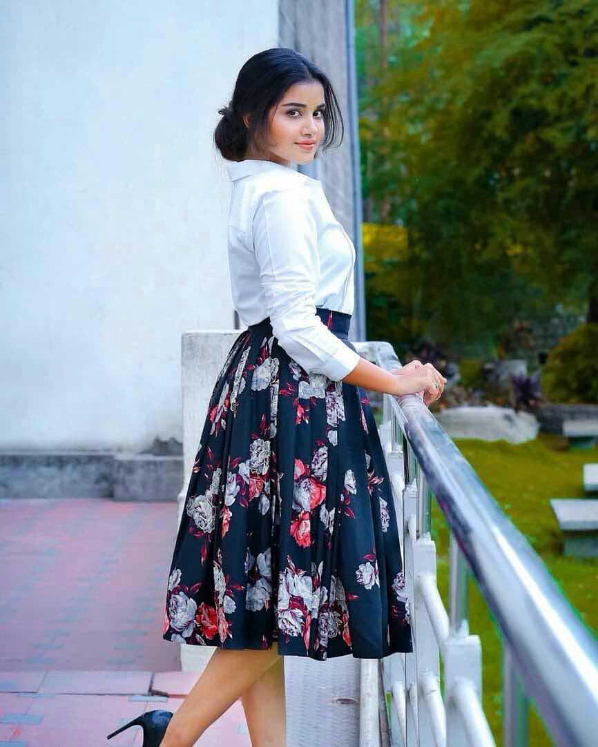 download gorgeous hd anupama south indian actress in skirt image