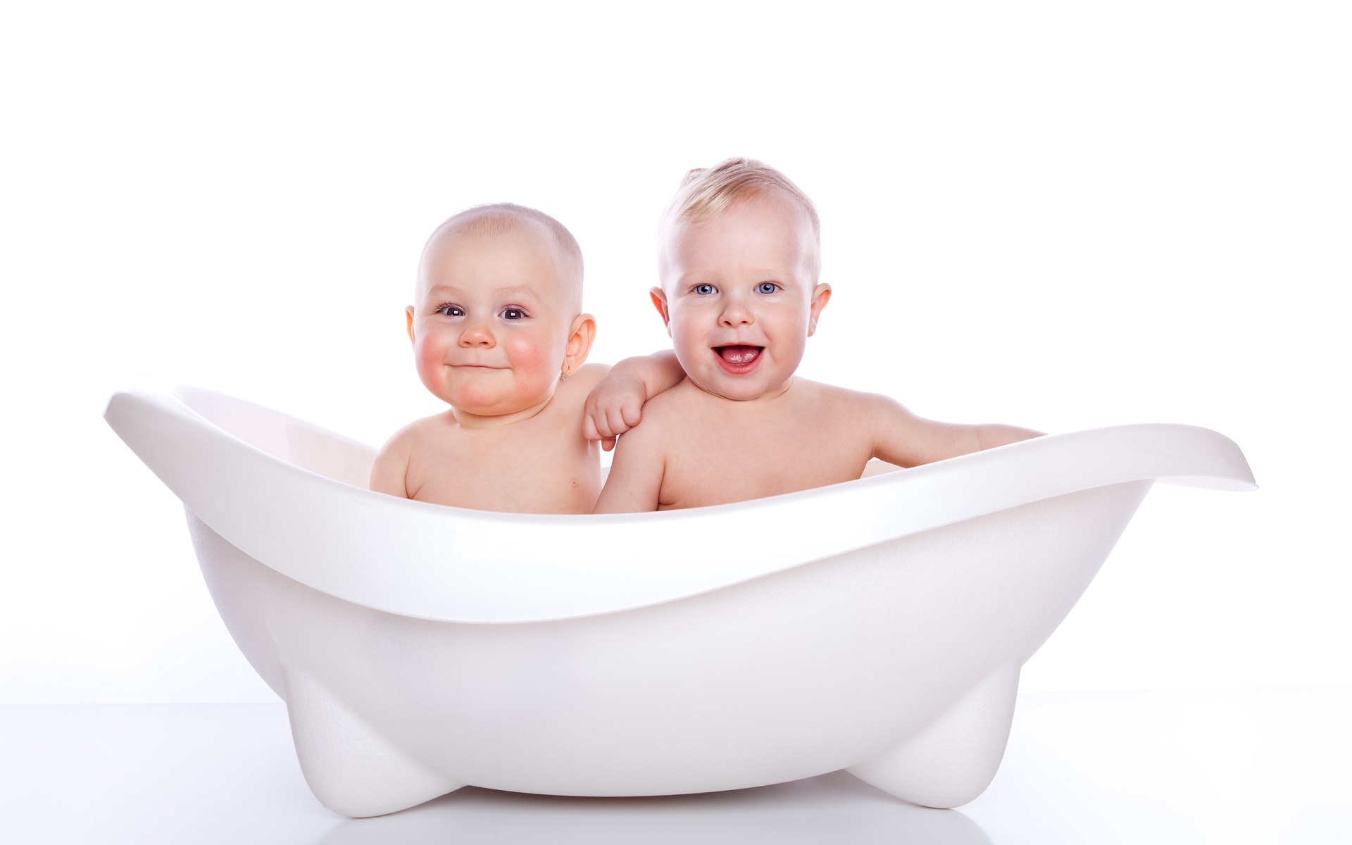 Bathing Kids Fun In Bathtub