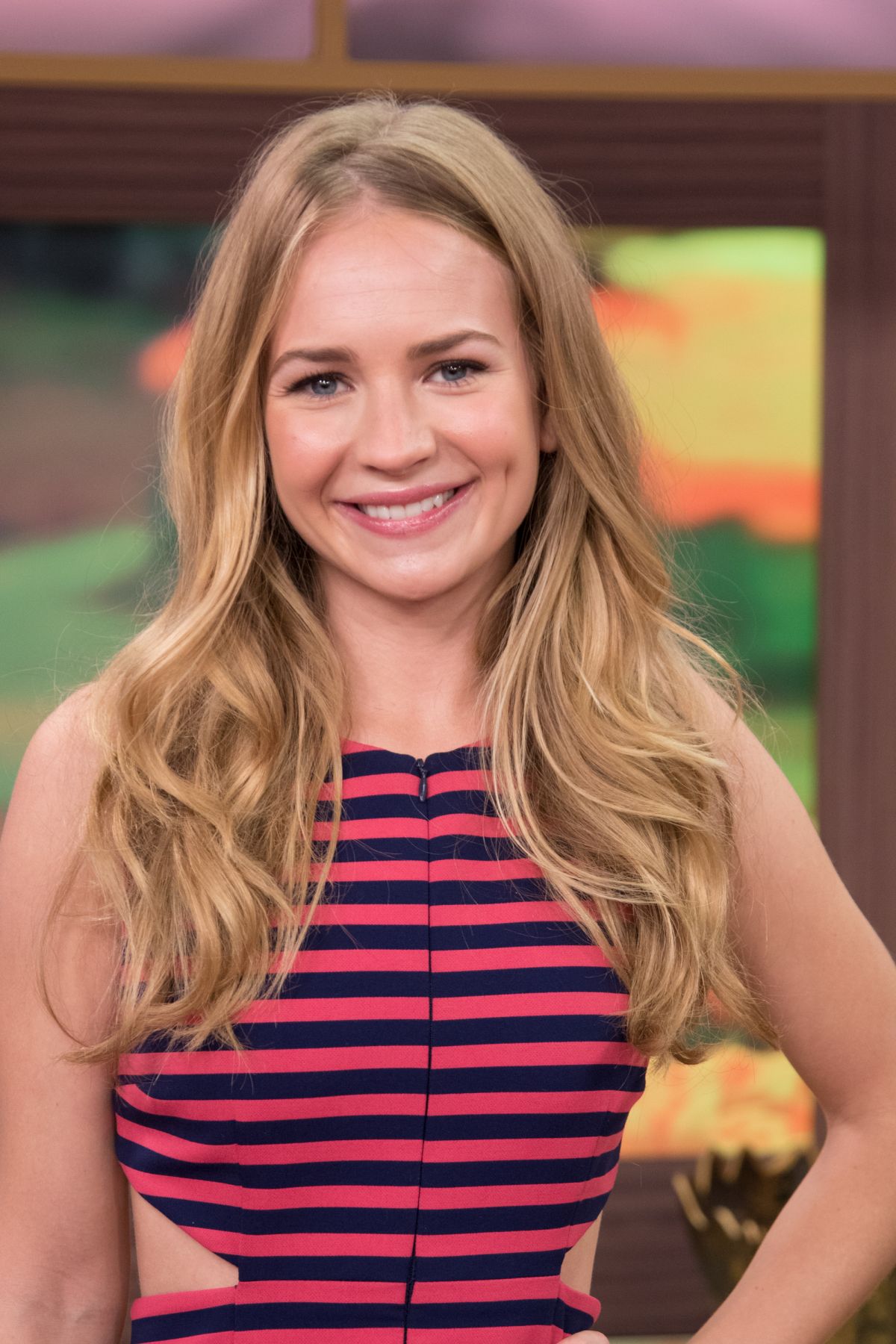 britt robertson cute smiling free pictures