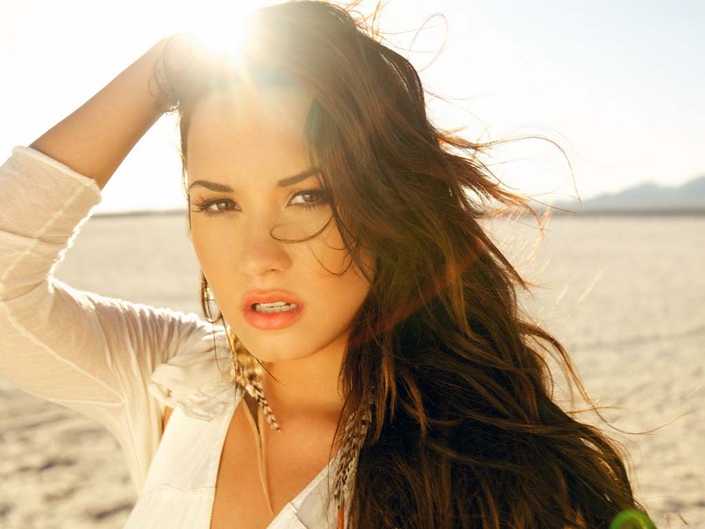 Demi Lovato Hot Look Background Download Photo Free