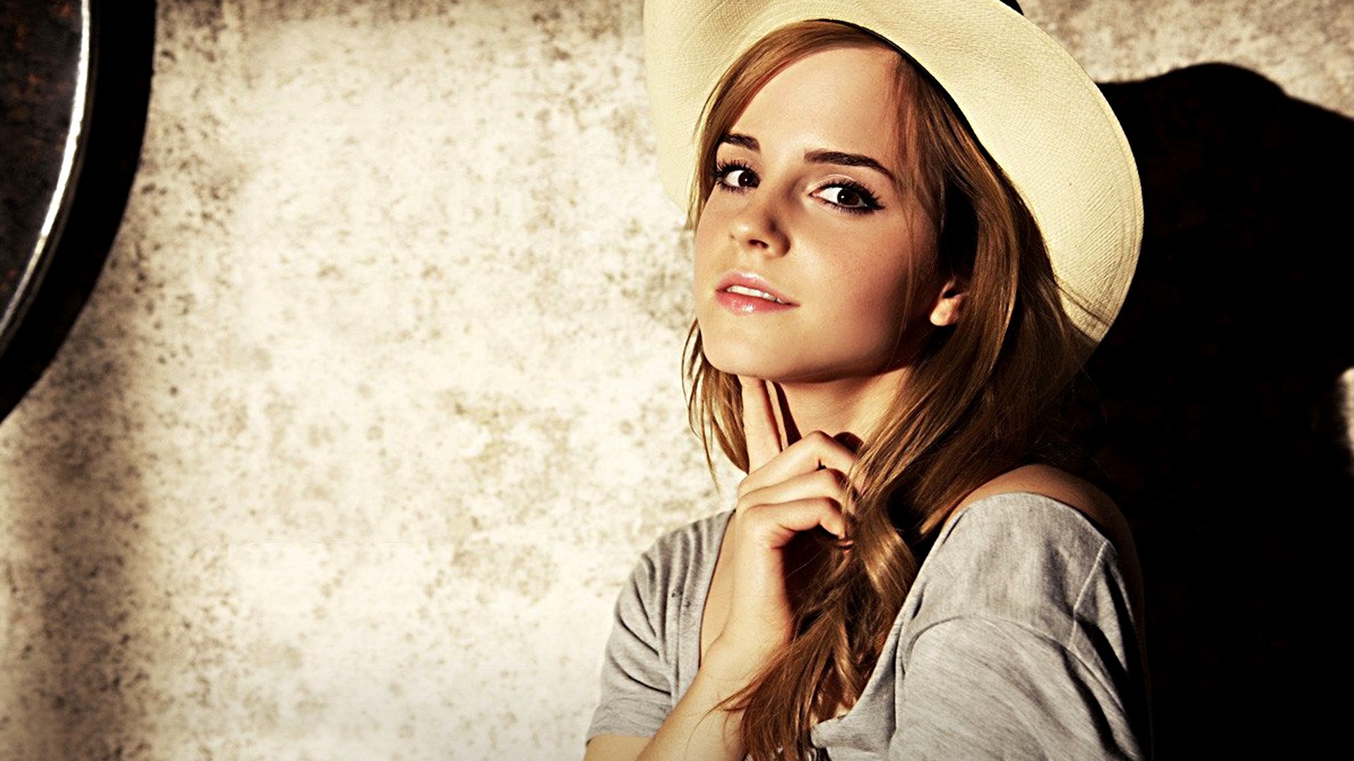 Emma Watson Desktop Computer Free Background Lovely Pose With Smile Images Hd