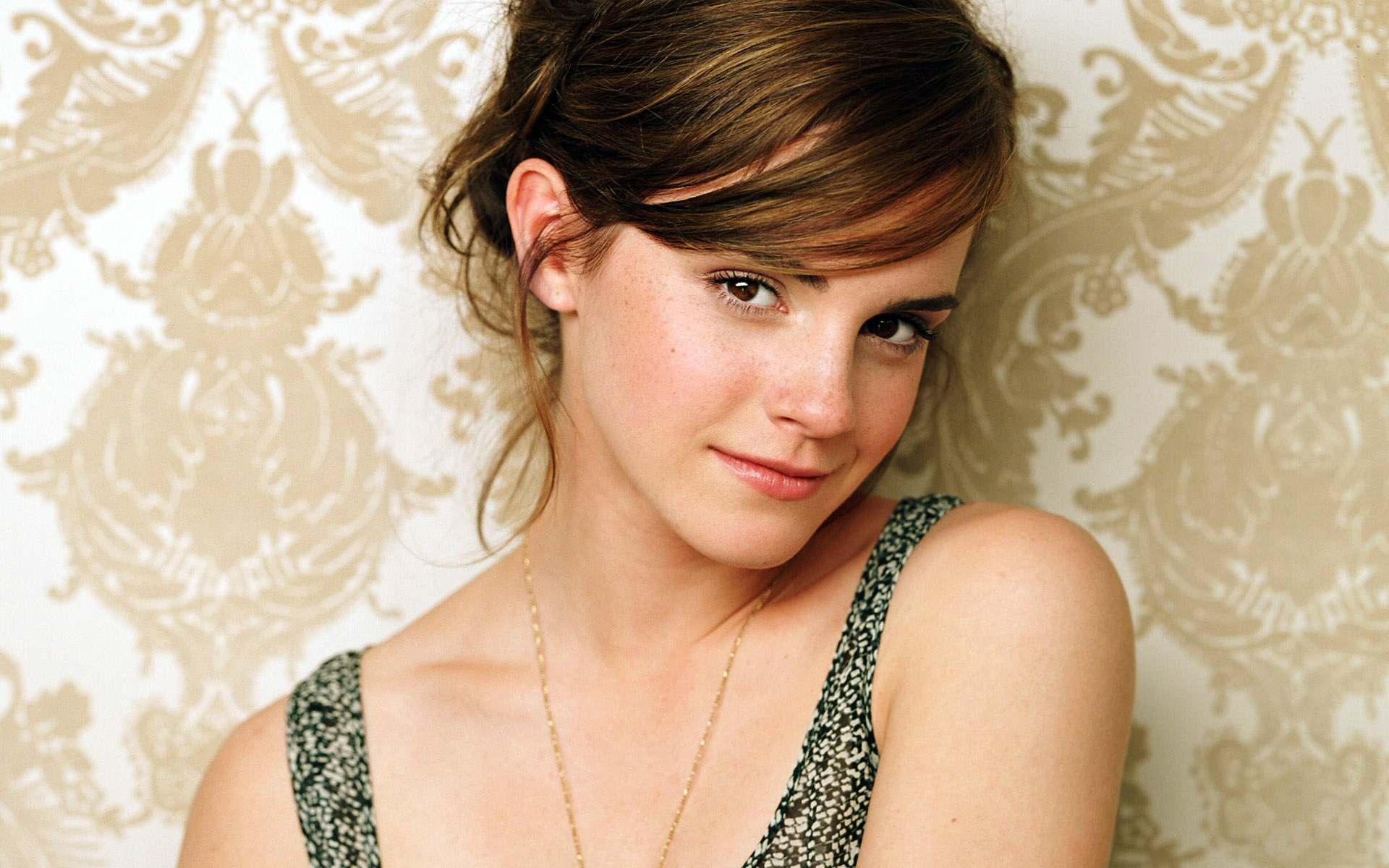 Free Emma Watson Desktop Mobile Hd Lovely Pose Background Images