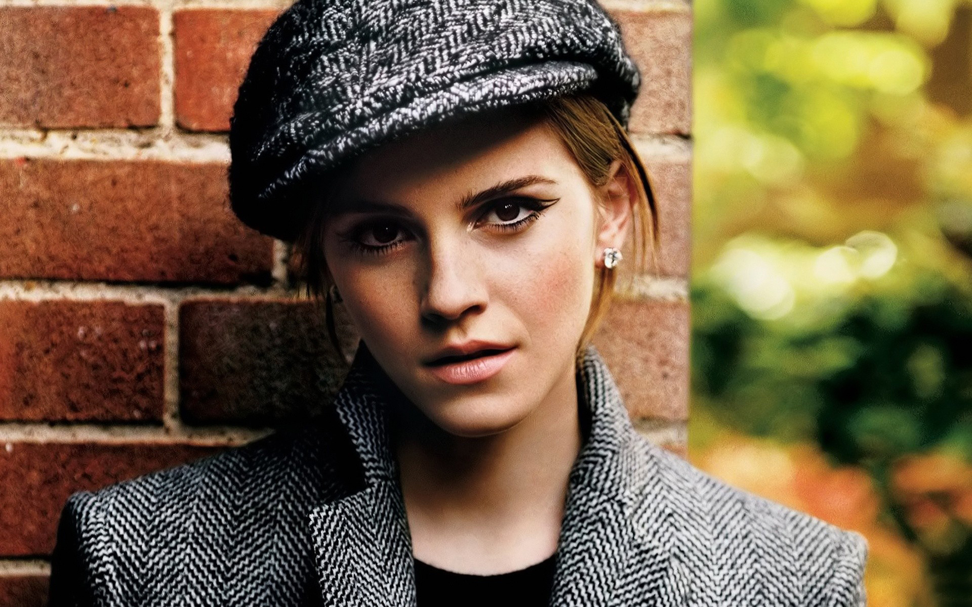 hd emma watson nice court look still with cap free download computer background pics