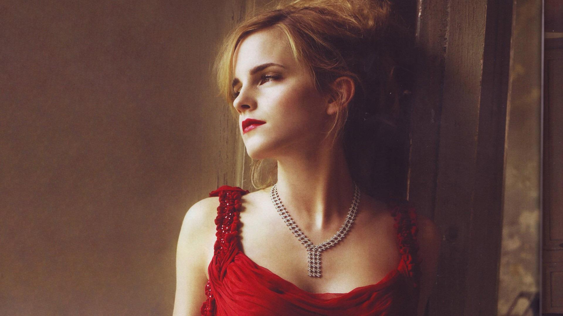 Wonderful Emma Watson Stylish Background Pose Still Mobile Hd Free Pictures