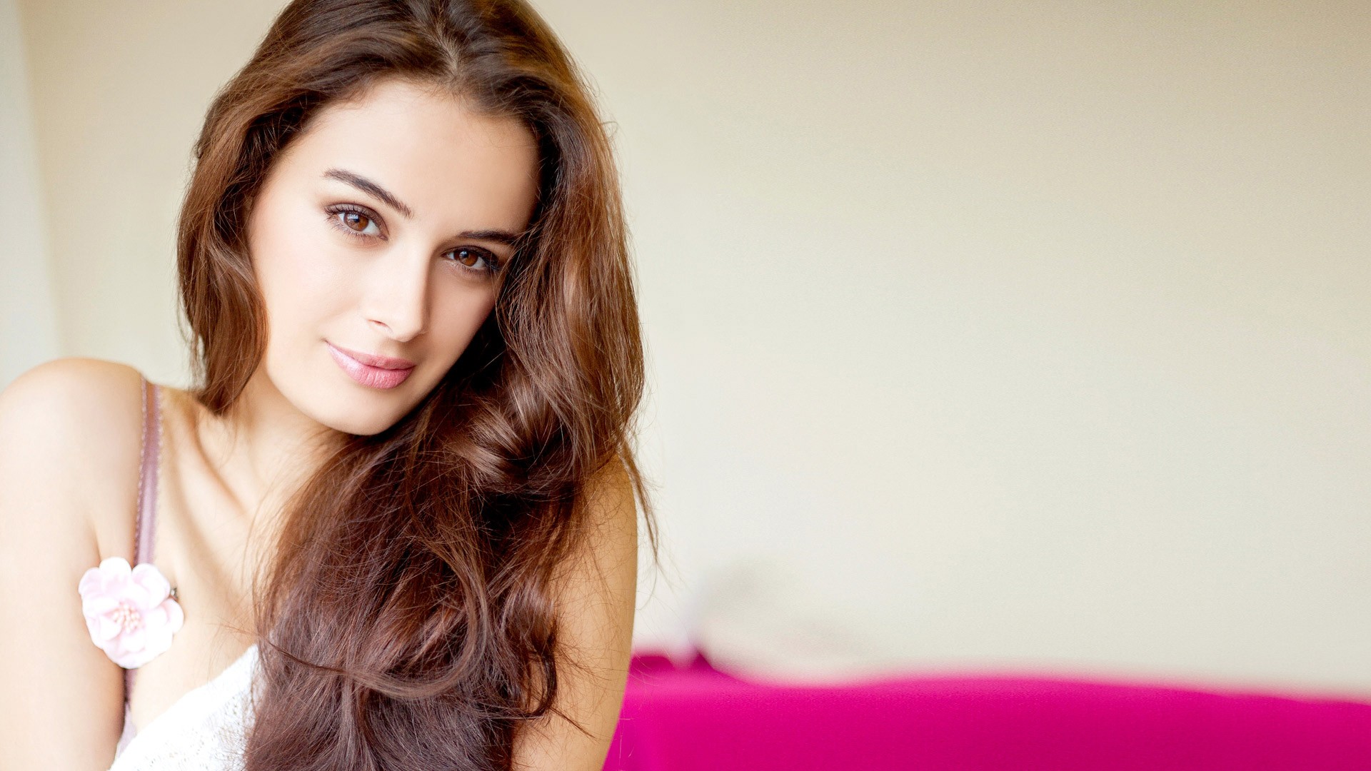 Amazing Evelyn Sharma Beautiful Still Mobile Desktop Free Background Hd Pictures