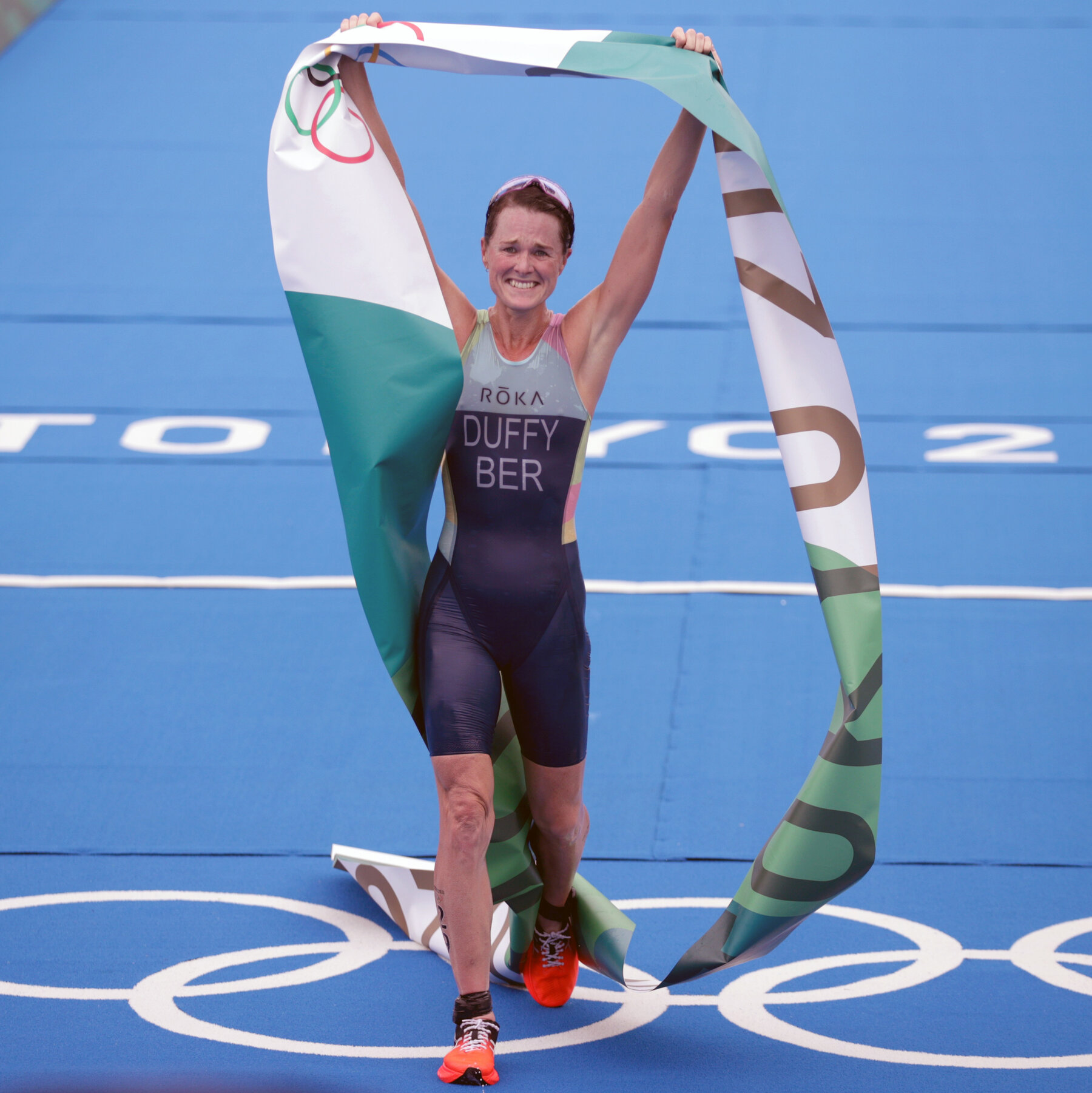 flora duffy bermuda wins gold in the womens triathlon