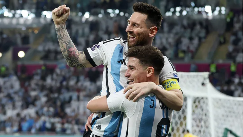 lionel messis argentina win the 2022 FIFA world cup in penalty shootout