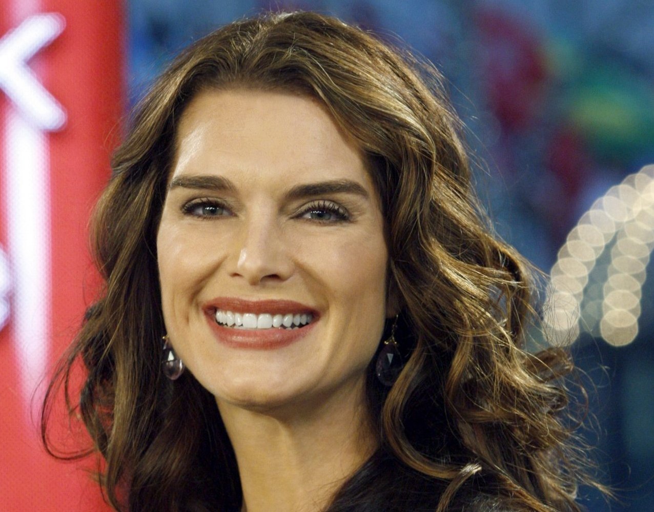 model and former child brooke shields hd image wallpaper