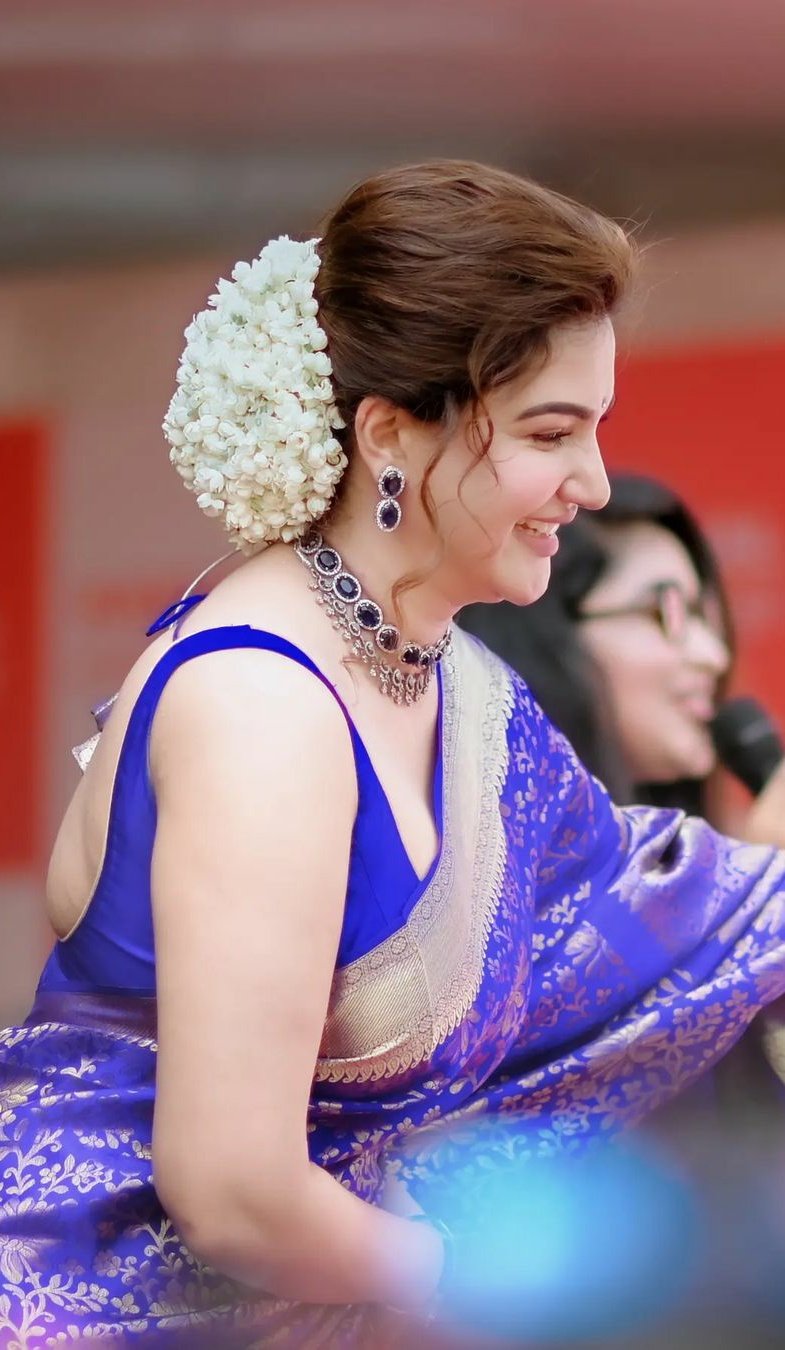 honey rose gorgeous tamil actress wallpaper download