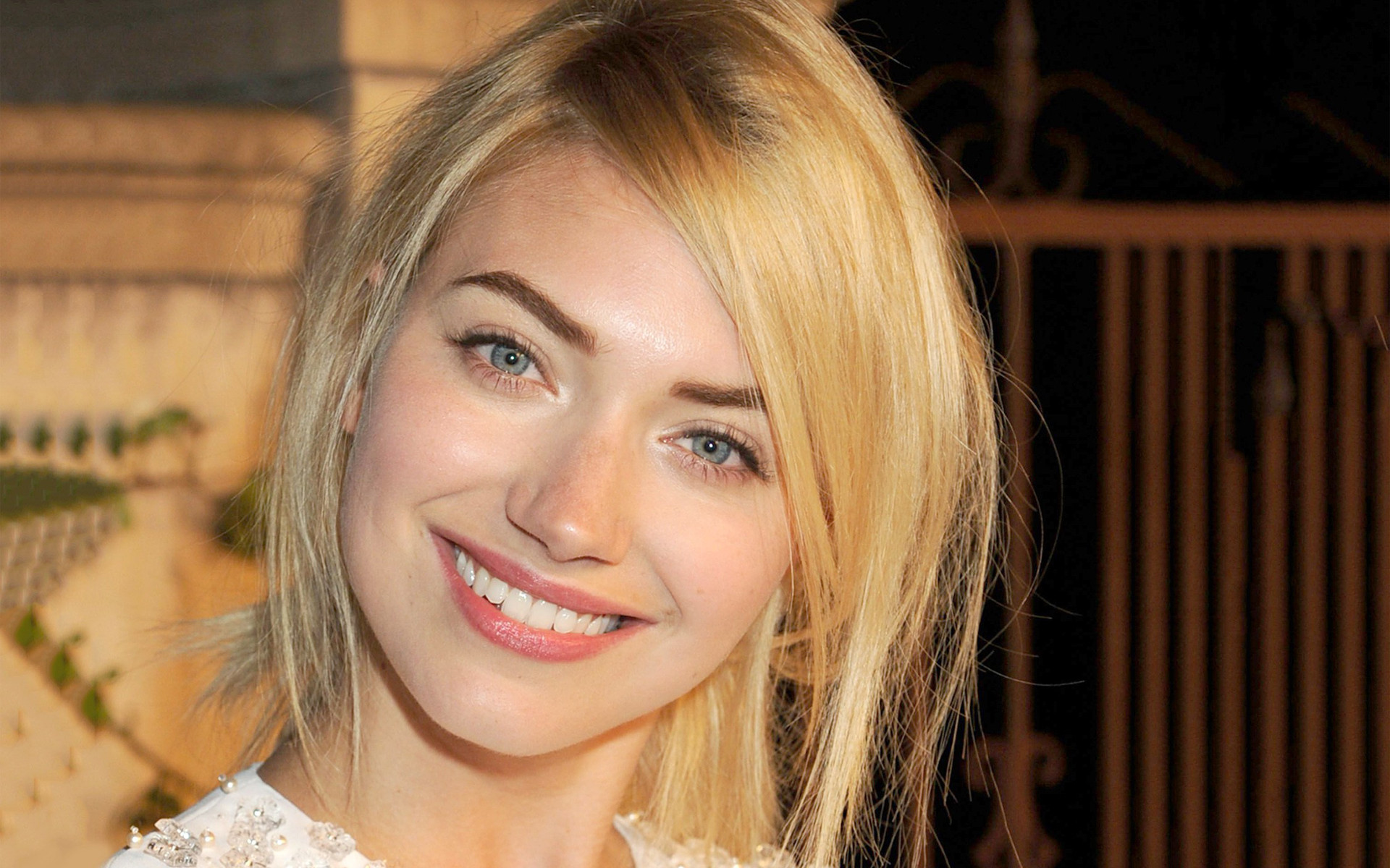 close up looking face imogen poots new iphone wallpapers