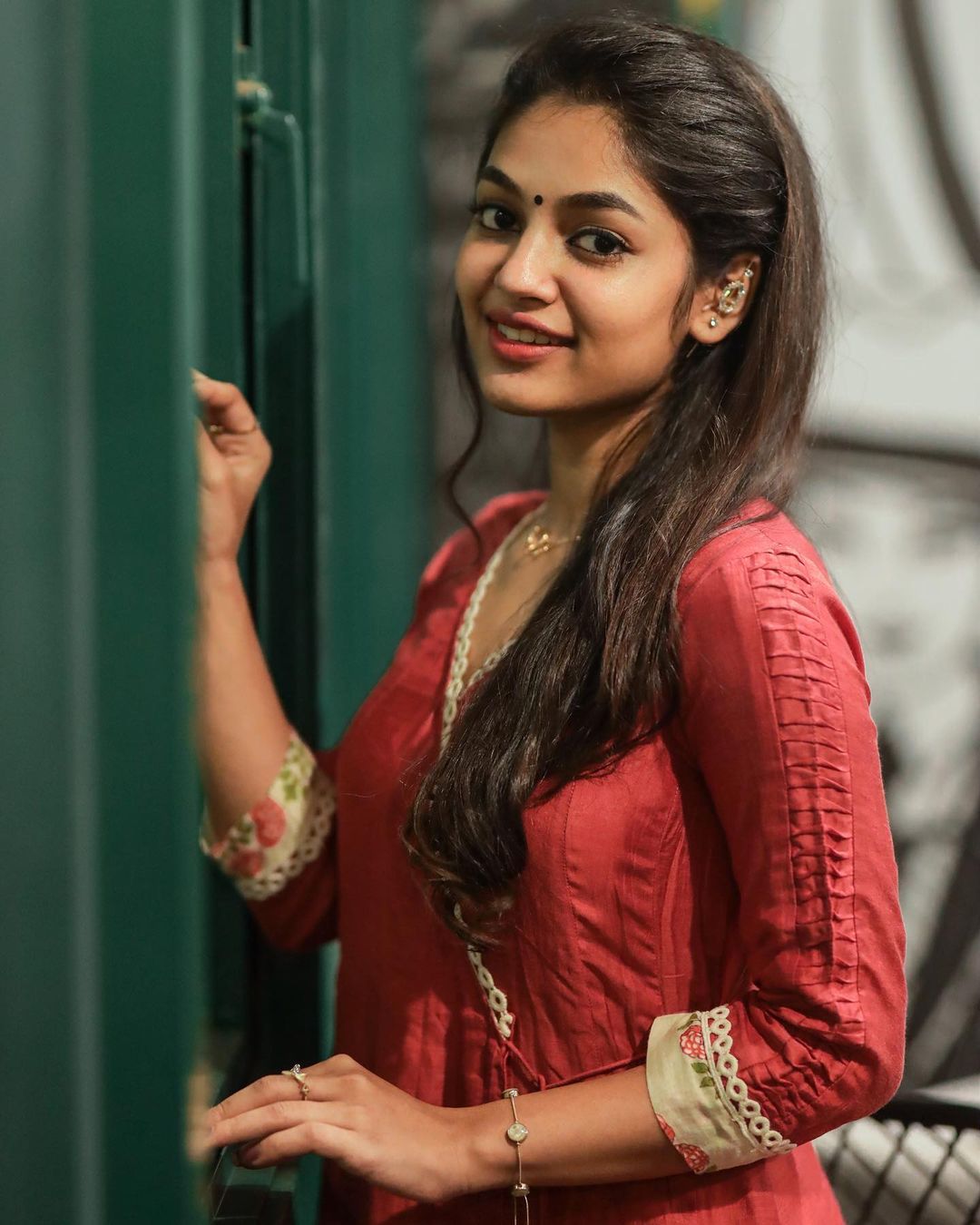ivana tamil beautiful homely girl wallpaper