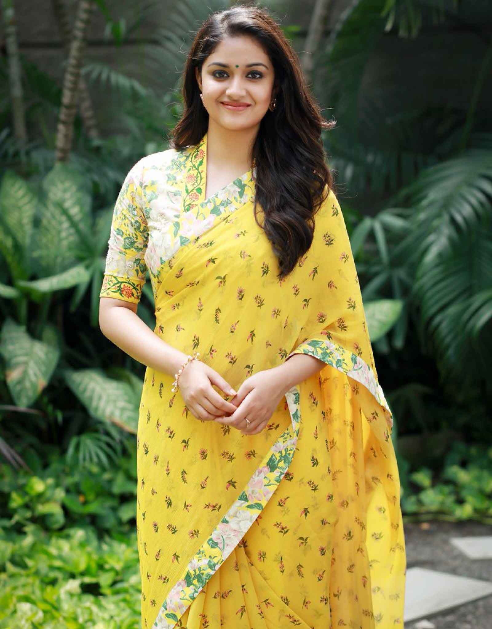 cute actress keerthy suresh yellow saree wallpaper