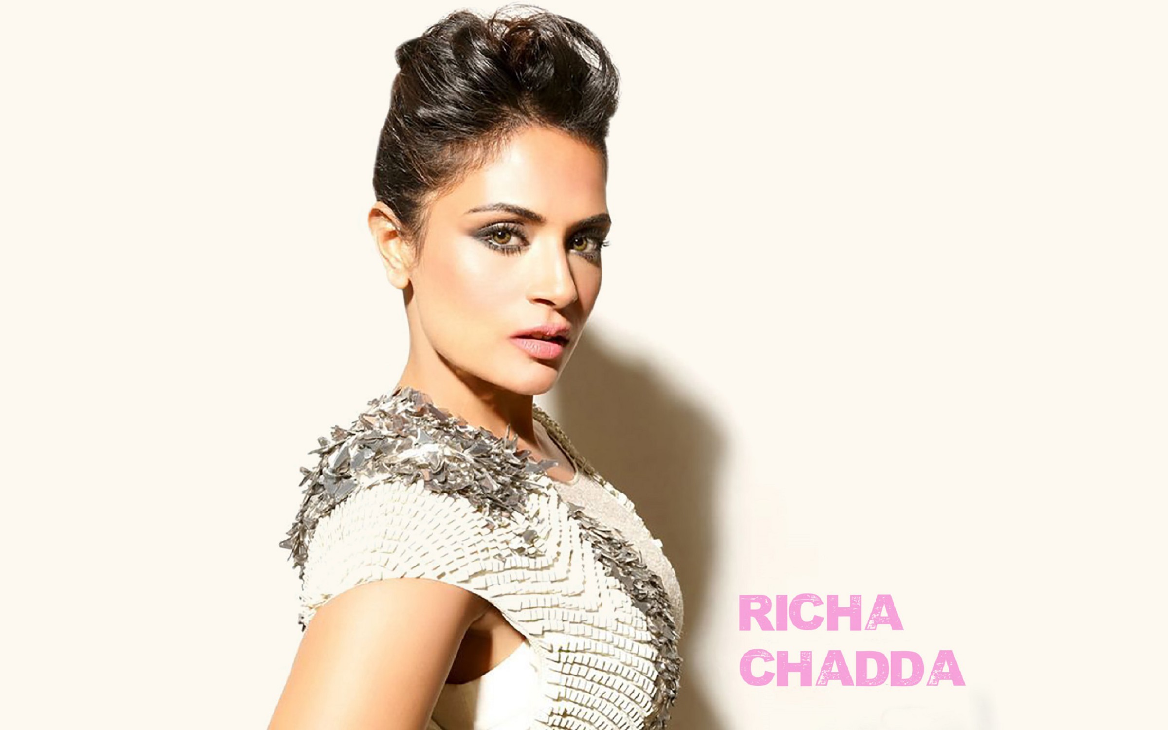 actress richa chadda free awesome image for mobile