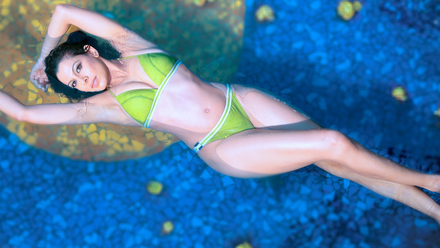mandana karimi hot in bikini free awesome image for mobile