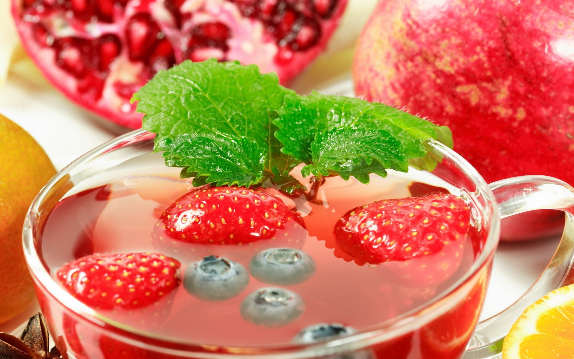 Strawberry And Pudina In Water Hd Images