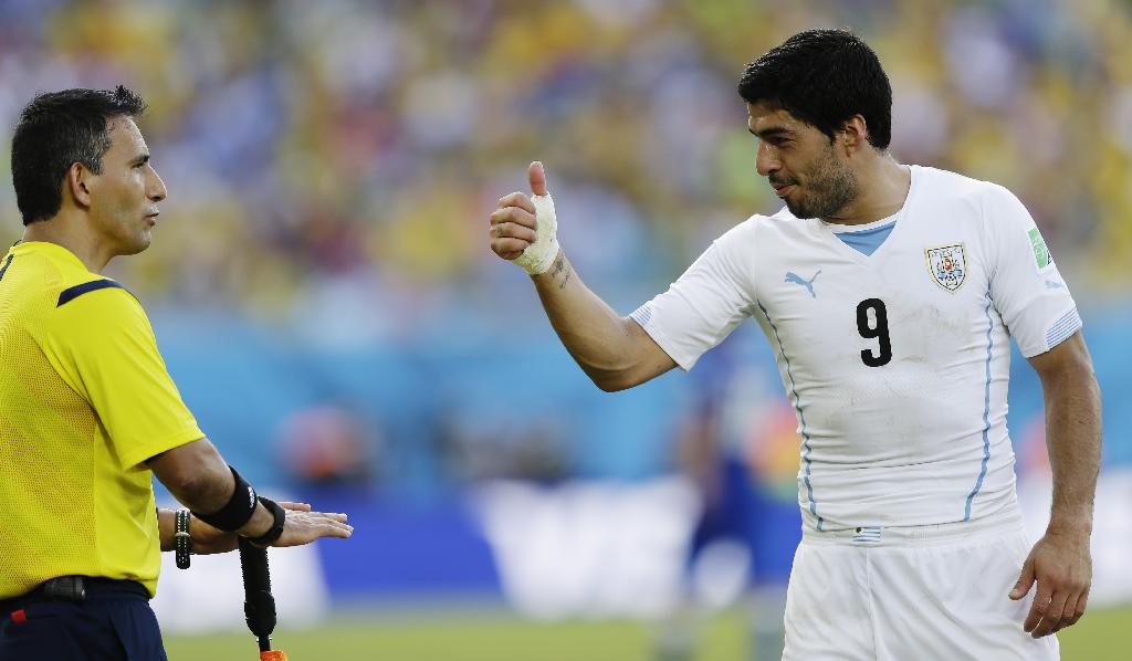 Luis Suarez Football Soccer Player Hd Free Showing Strength Background Mobile Download Desktop Photos