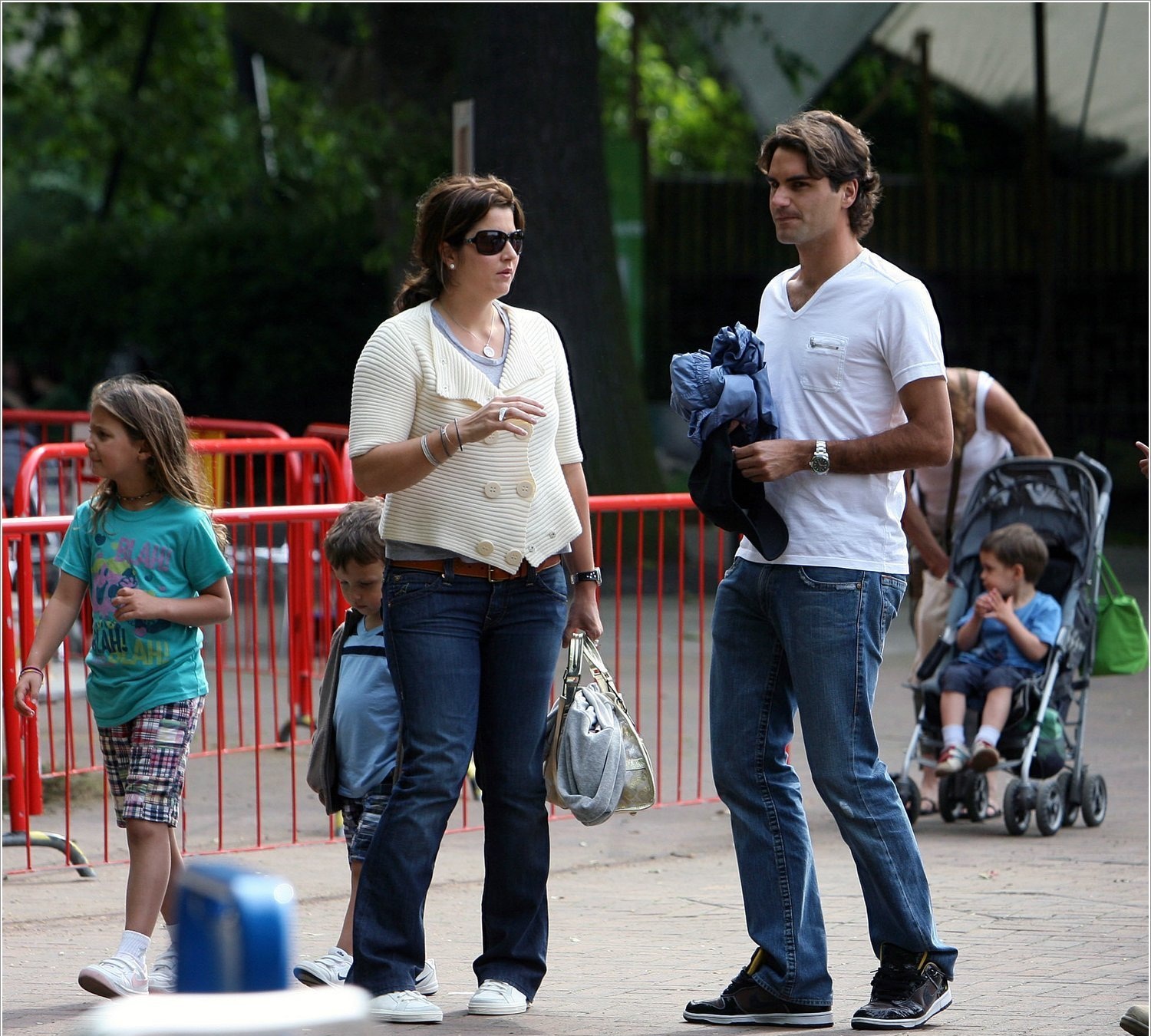 Roger Federer Lovely Family Still Mobile Background Hd Free Download Pictures