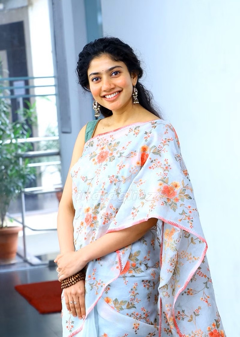 Saipallavi Gorgeous Tamil Actress Free High Definition Wallpaper Download