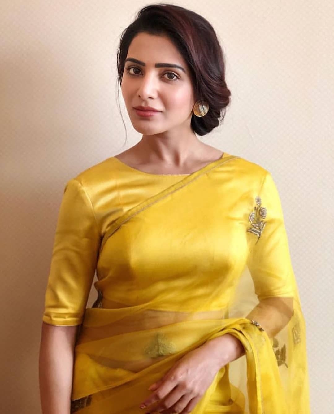 samantha akkine golden saree actress heroine wallpaper