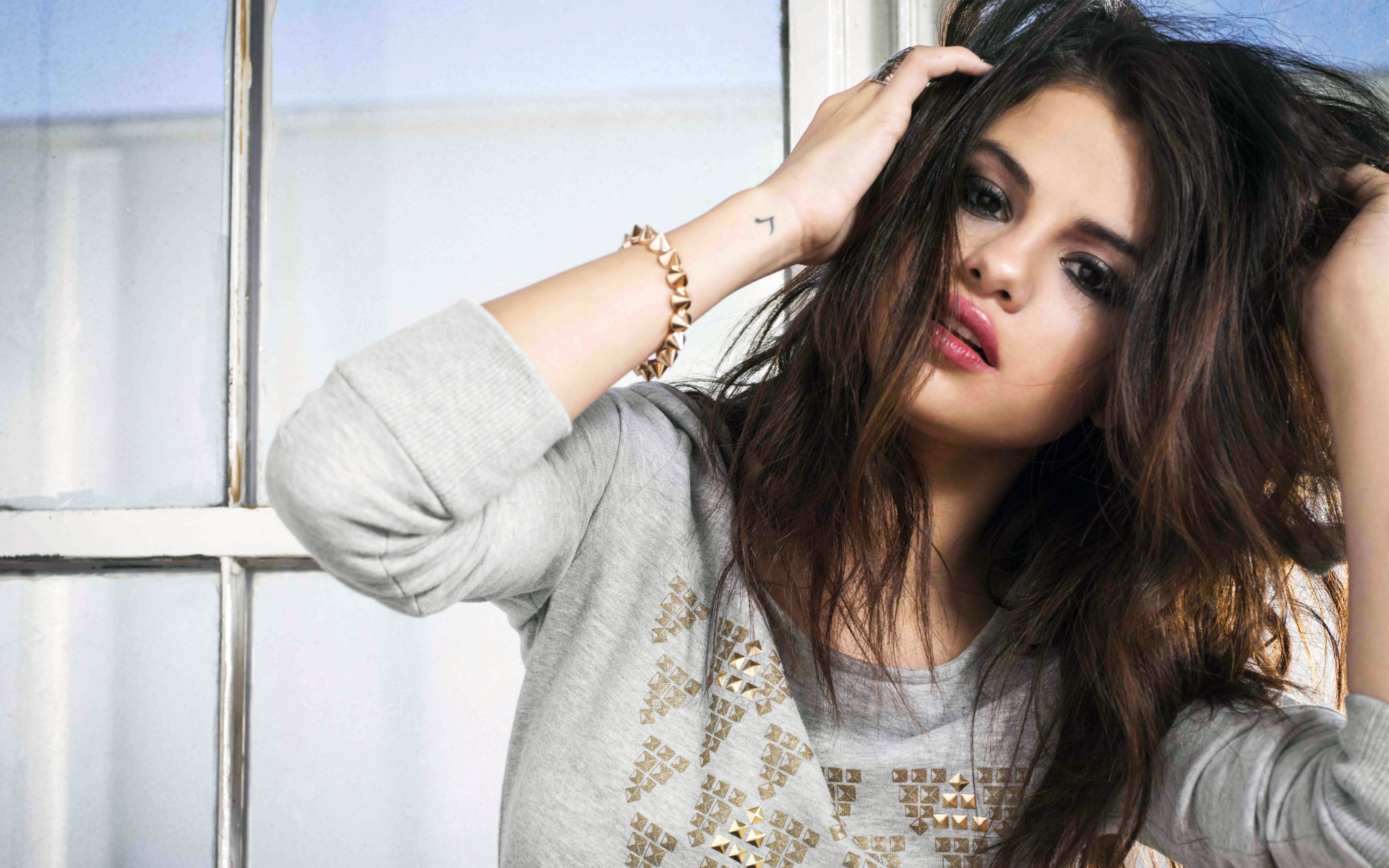 Hd Selena Gomez Excellent Hair Style Pose Download Laptop Free Background Wallpaper