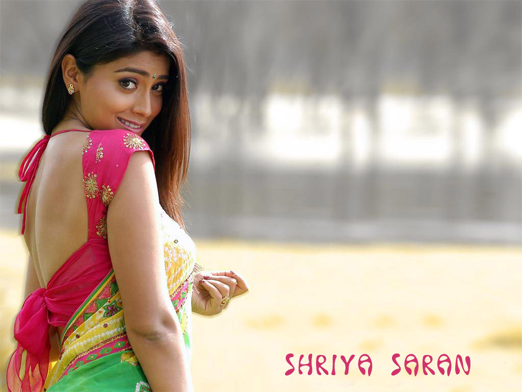 shriya saran sexy in sarees images mobile pic