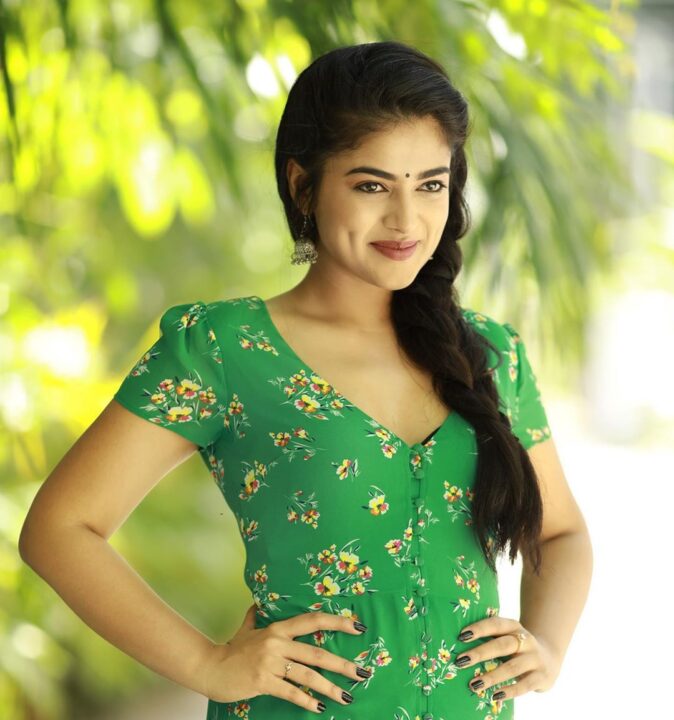 Siddhi Idnani Beautiful Smiling Tamil Actress Wallpaper