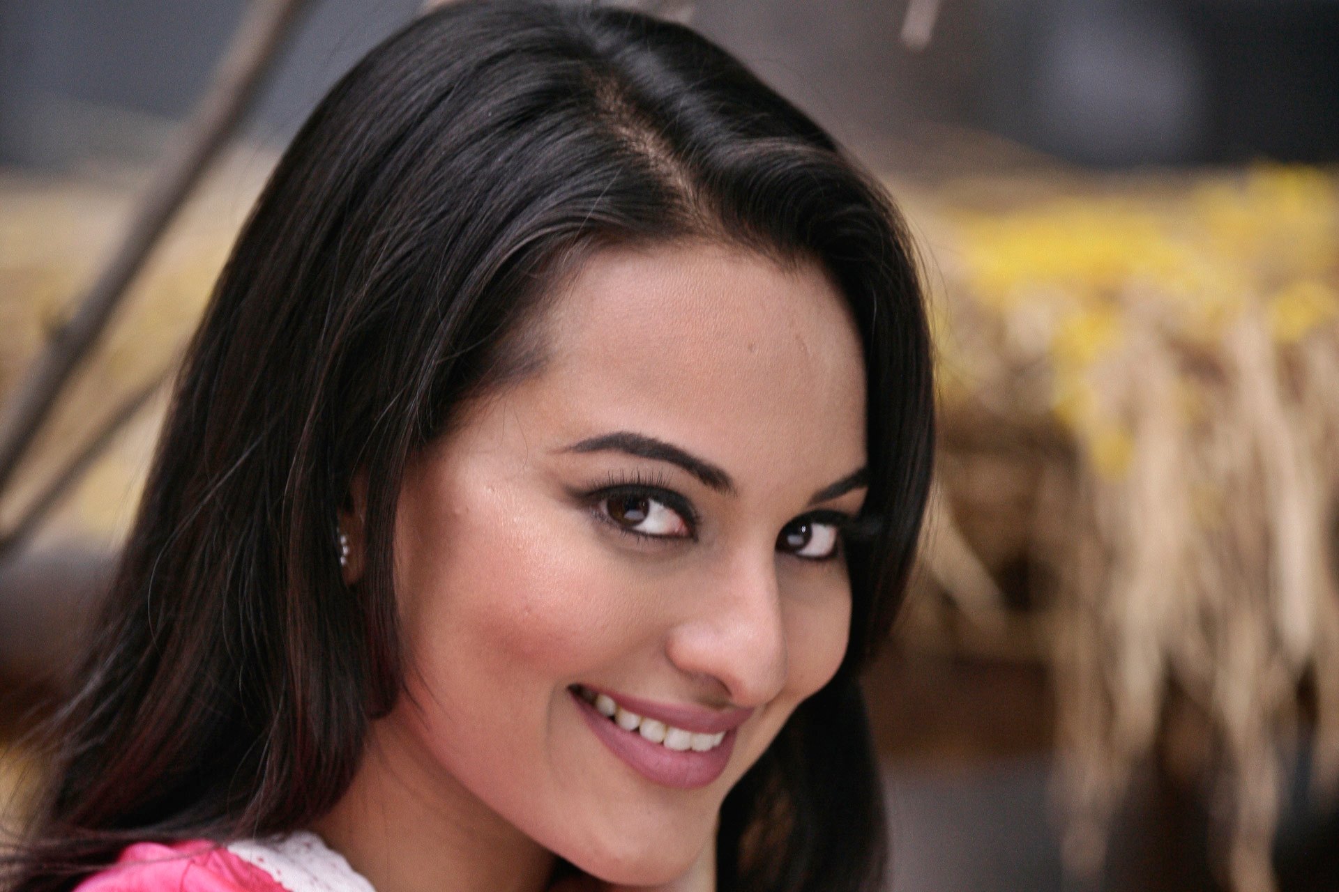 Sonakshi Photos Hd Free Download Wallpaper Backgrounds