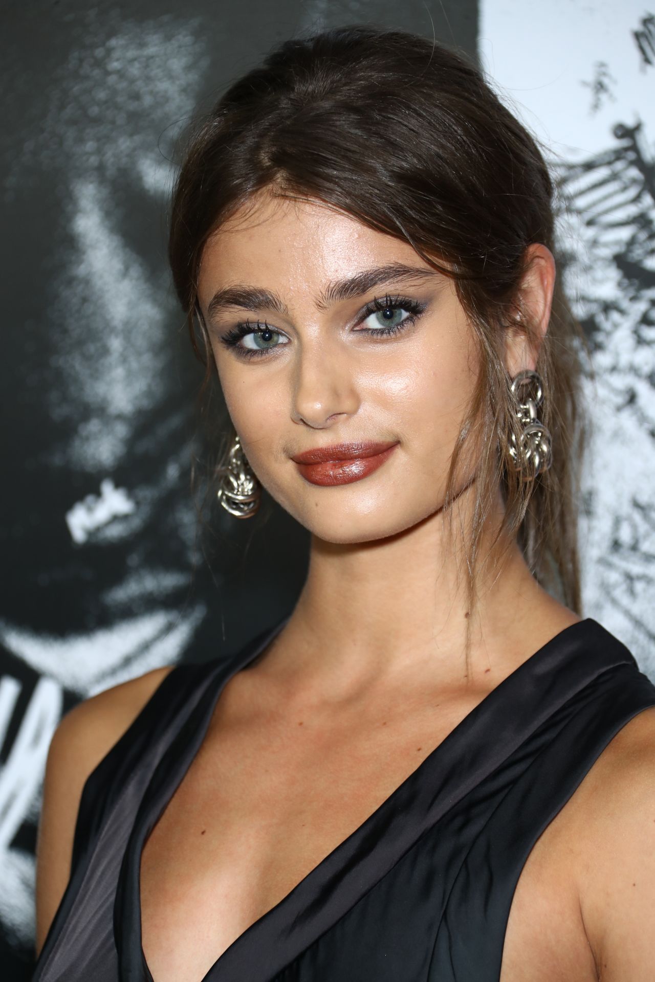Download Free Exclusive Taylor Hill Hd Images