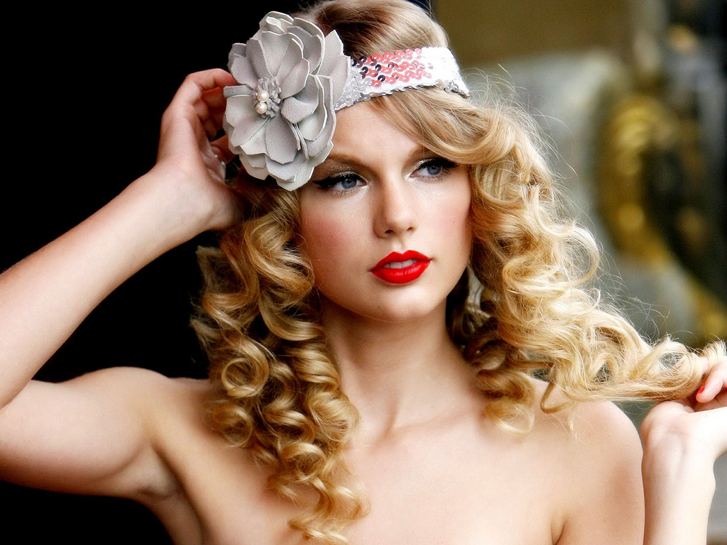 Amazing Taylor Swift Beautiful Look With Ring Flower Free Desktop Mobile Hd Background Images