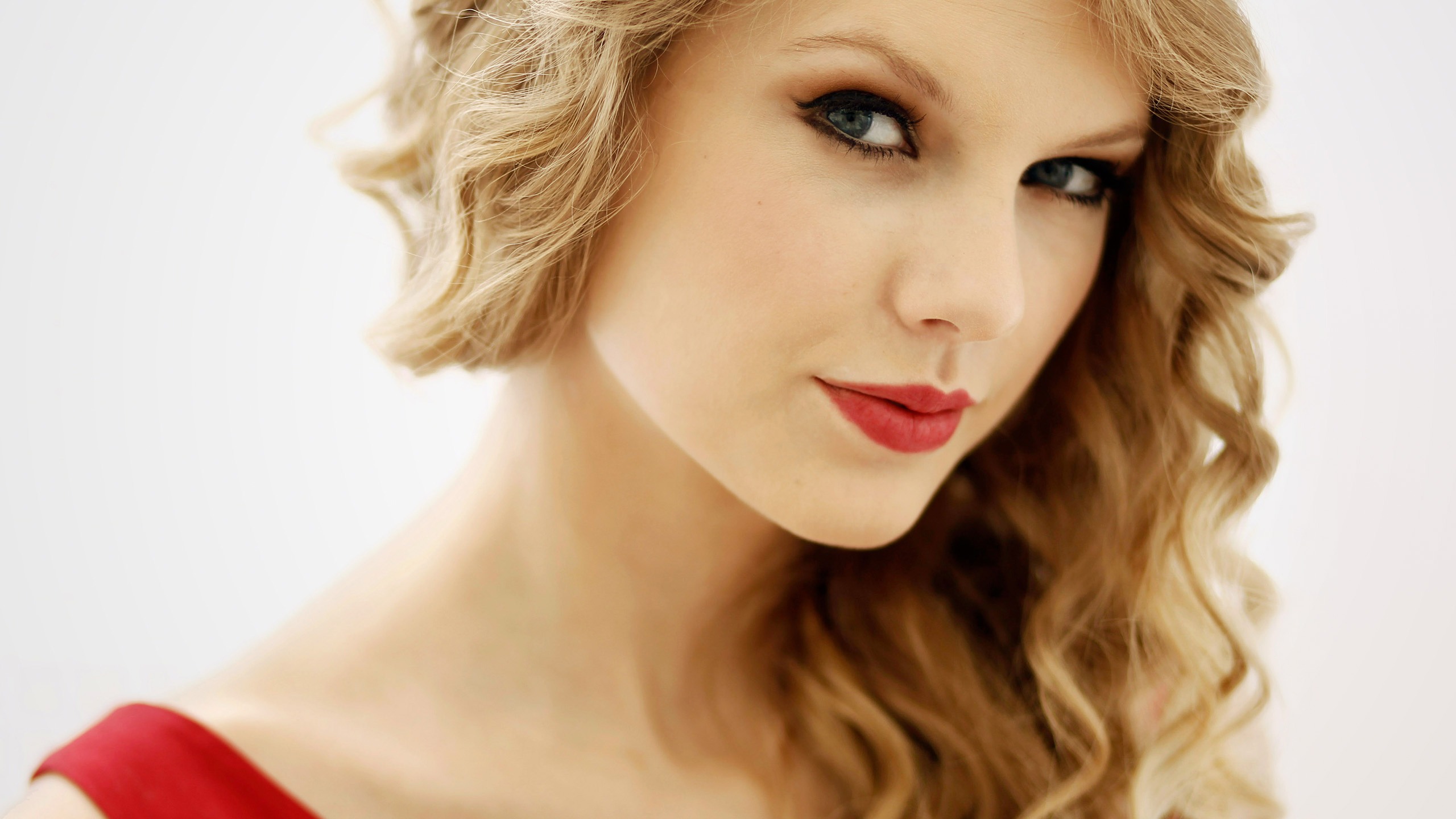 Free Taylor Swift Beautiful Look Background Laptop Download Hd Wallpaper