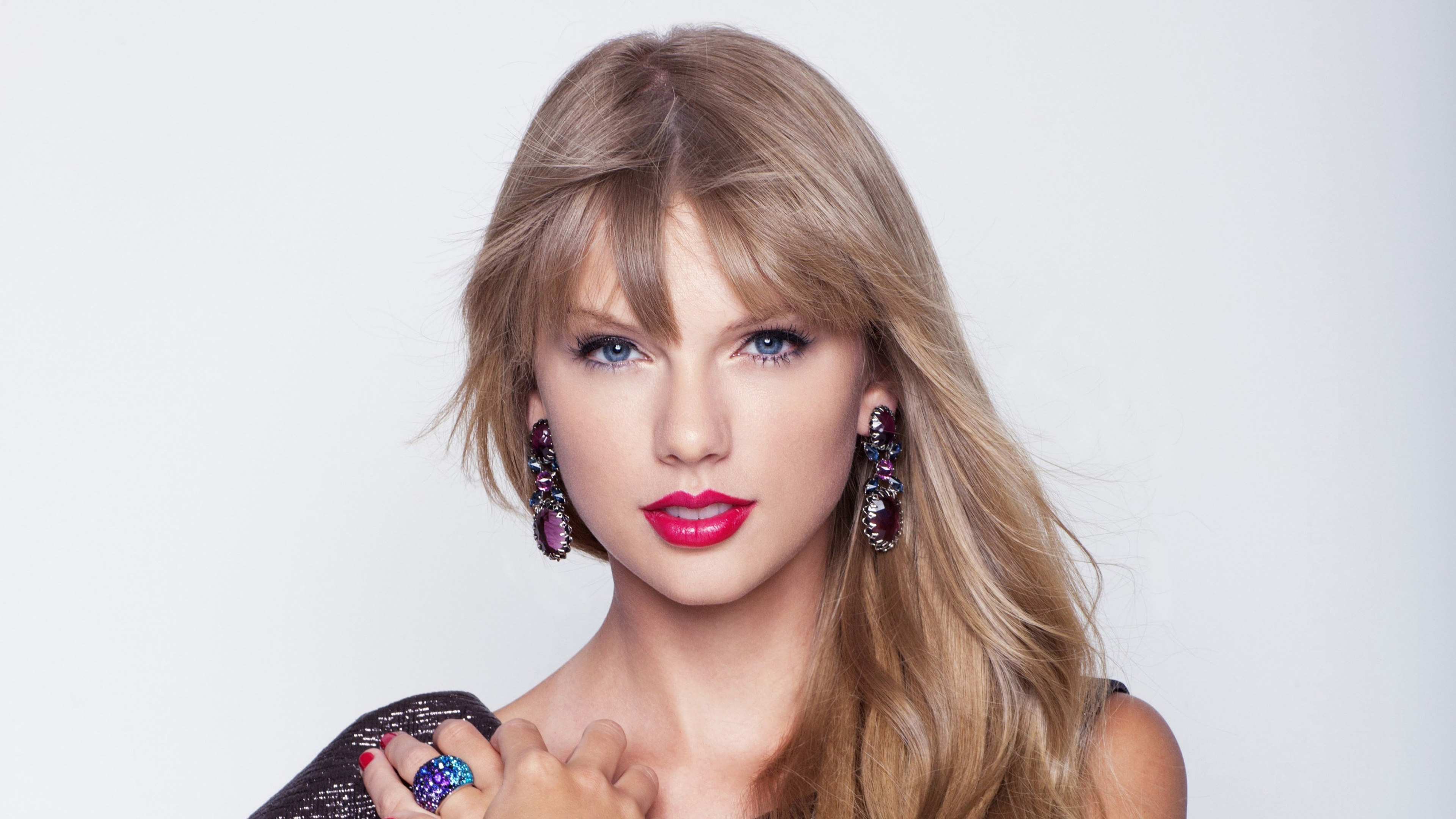 Taylor Swift 4k Modern Wallpaper Download Hd