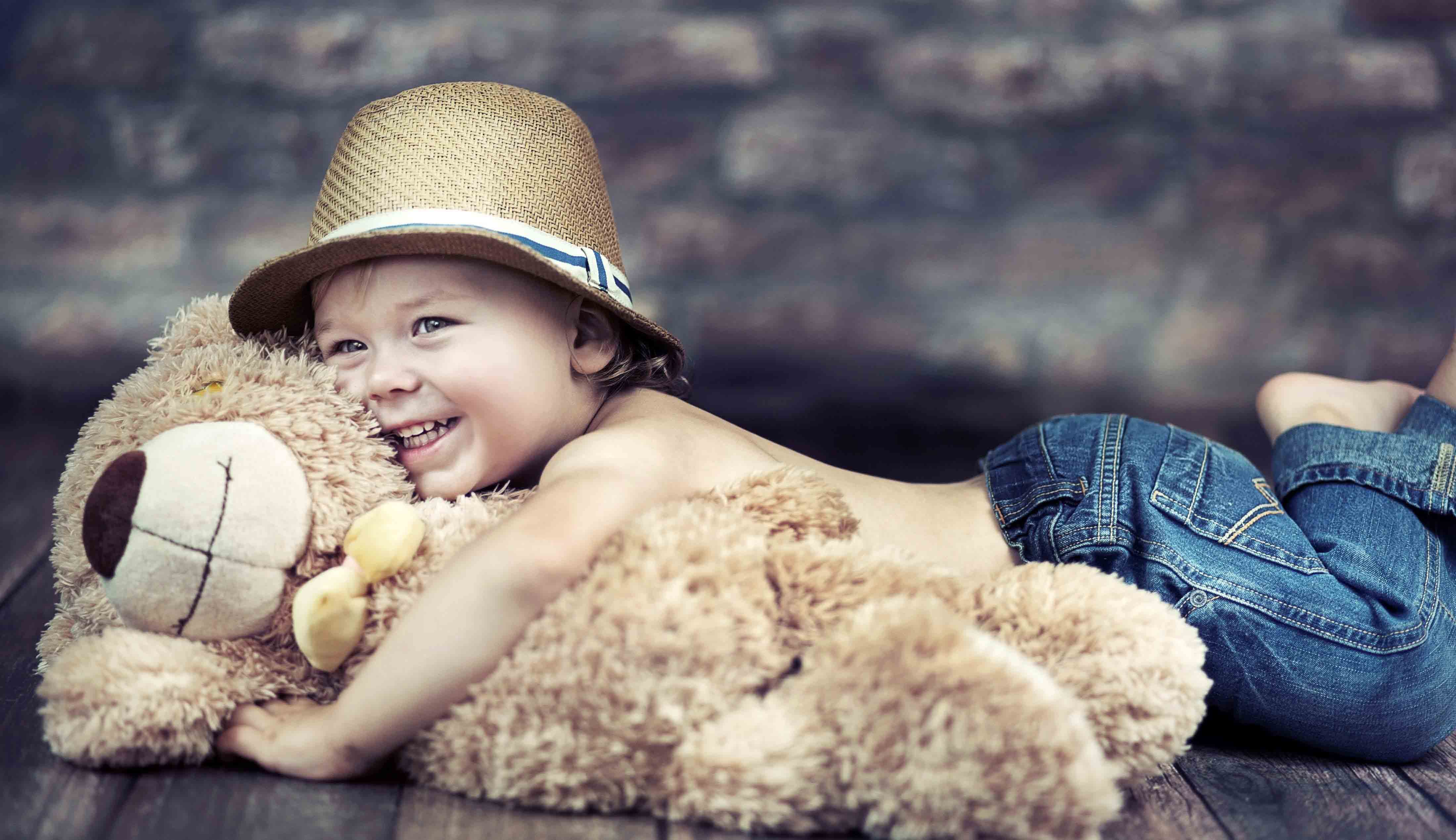 teddy bear with cute baby boy high resolution image wallpaper free download