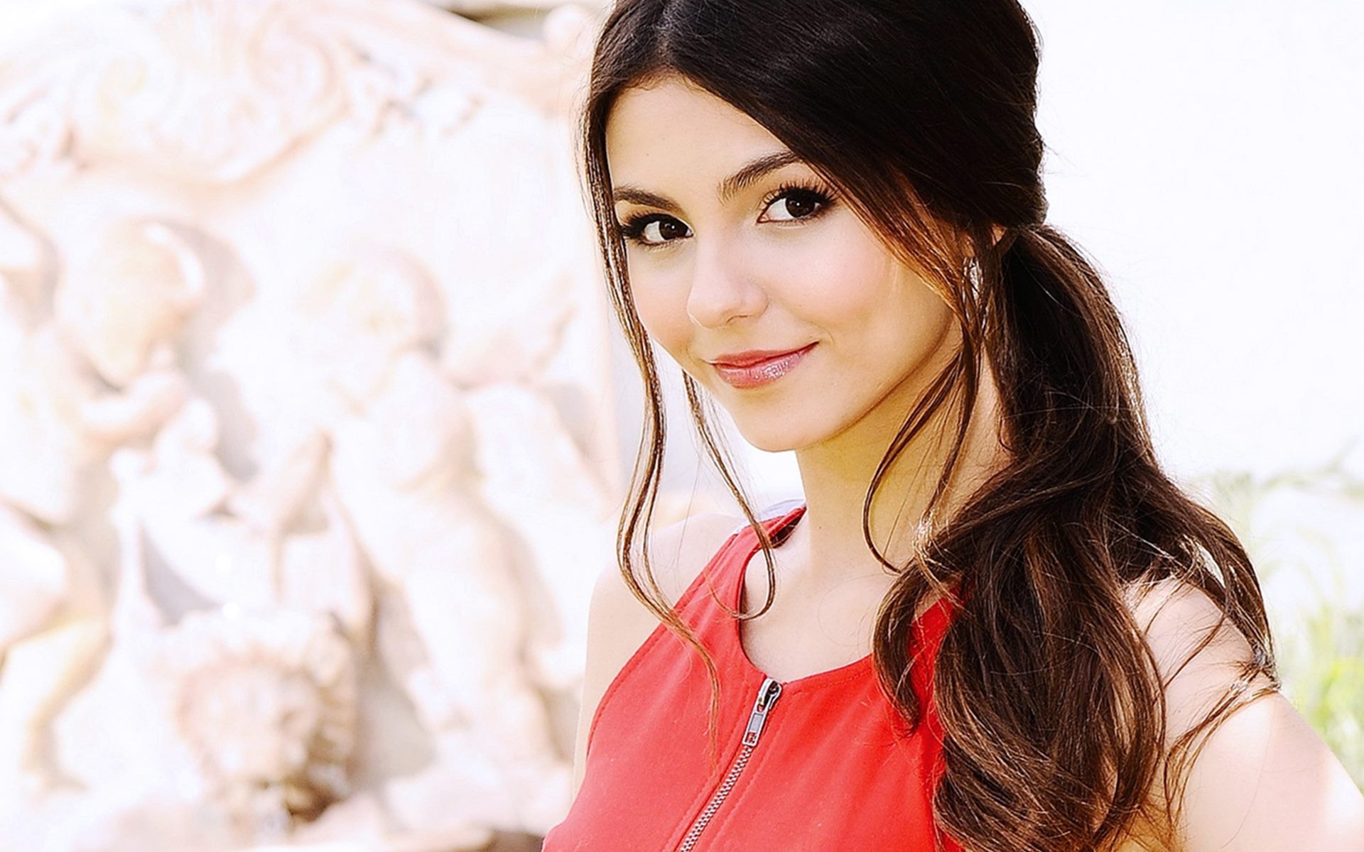 free victoria justice stunning eye look background download laptop hd photo